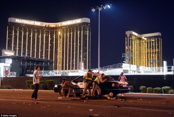 Hiện lực lượng an ninh đã phong tỏa khu nghỉ dưỡng Mandalay Bay. Ảnh: Getty.