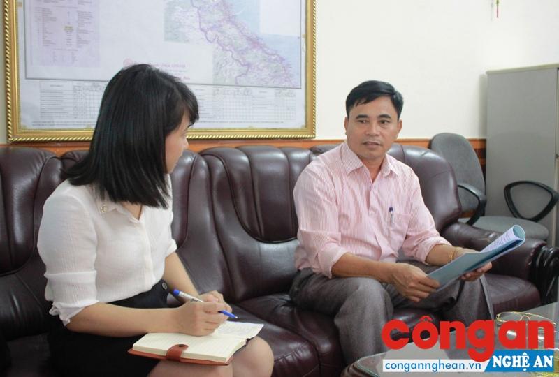Phóng viên Báo Công an Nghệ An tìm hiểu về công tác xây dựng Đảng tại Đảng bộ Công ty Cổ phần Quản lý và Xây dựng đường bộ 470