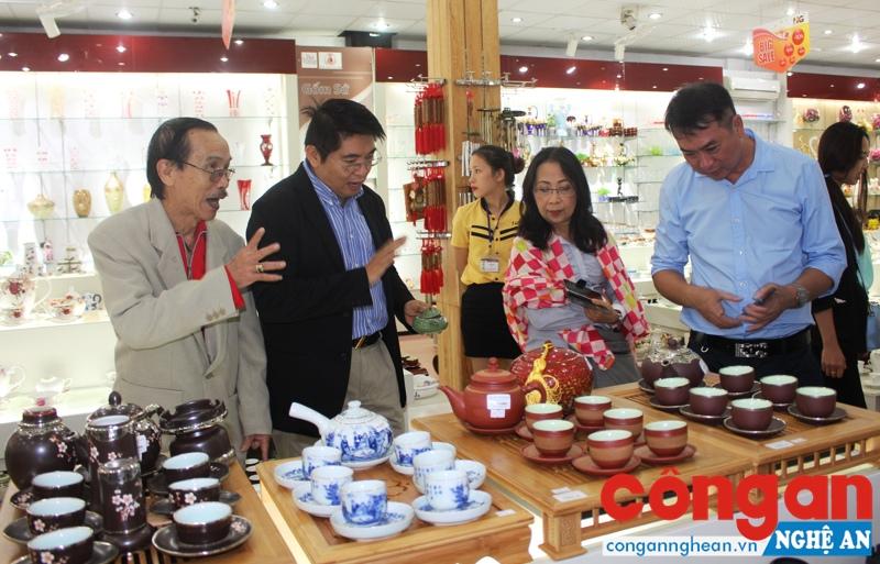 Doanh nghiệp Nhật Bản tìm hiểu sản phẩm đặc trưng                 của Nghệ An