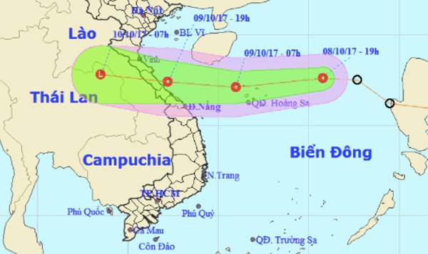 Chiều tối nay, áp thấp nhiệt đới sẽ đi vào các tỉnh Hà Tĩnh - Quảng Trị, gây mưa dọc khắp miền Trung.