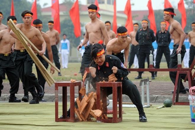 Tuổi trẻ CAND rèn luyện thể chất, tập luyện võ thuật.