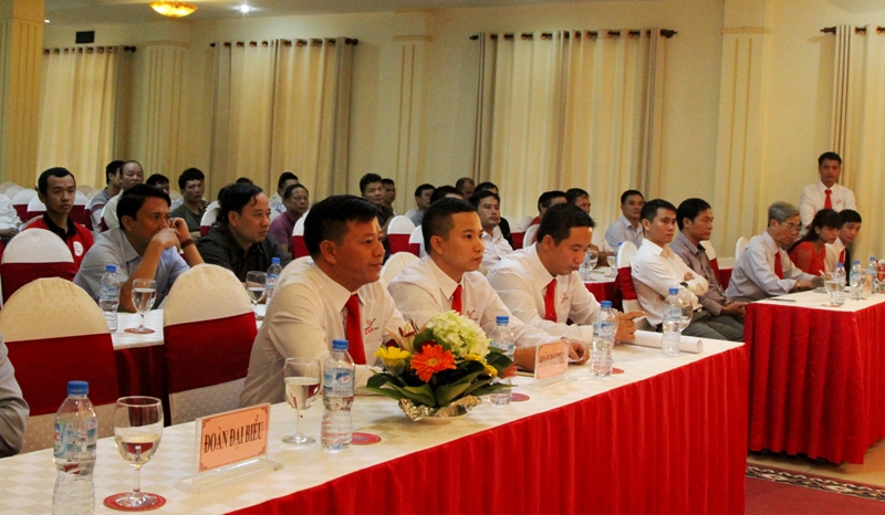 Đại biểu tham dự lễ khai trương dịcn.h vụ đặt xe trên điện thoại thông minh lần đầu tiên triển khai tại Nghệ A
