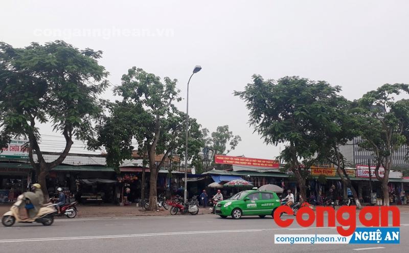 Mặt tiền chợ Quán Lau nhìn từ hướng Quảng trường Hồ Chí Minh