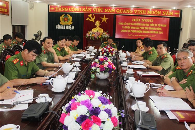 Đại tá Nguyễn Mạnh Hùng, Phó Giám đốc Công an tỉnh Nghệ An chủ trị hội nghị tổng kết