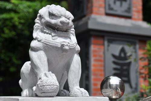 Linh vật ngoại lại từng xuất hiện tràn lan ở các đền chùa Việt Nam