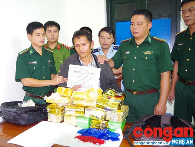 Đối tượng cùng tang vật bị bắt giữ trong Chuyên án