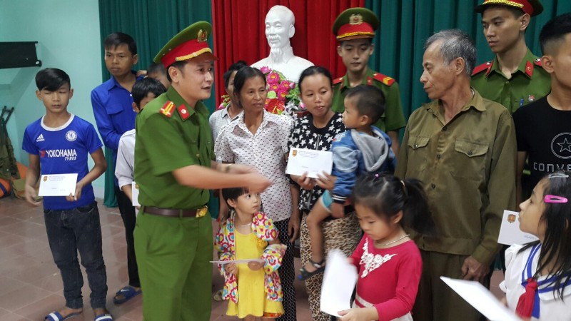 Số tiền này được trích từ 1 ngày lương của CBCS ủng hộ.