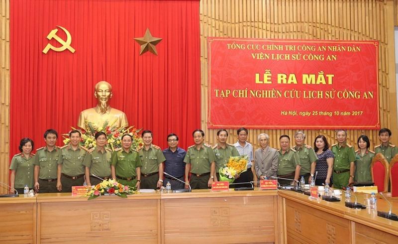 Các đại biểu tại Lễ ra mắt.