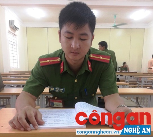 Dù tuổi đời, tuổi nghề còn trẻ nhưng Thiếu úy Lê Văn Tuấn đã lập nhiều chiến công xuất sắc