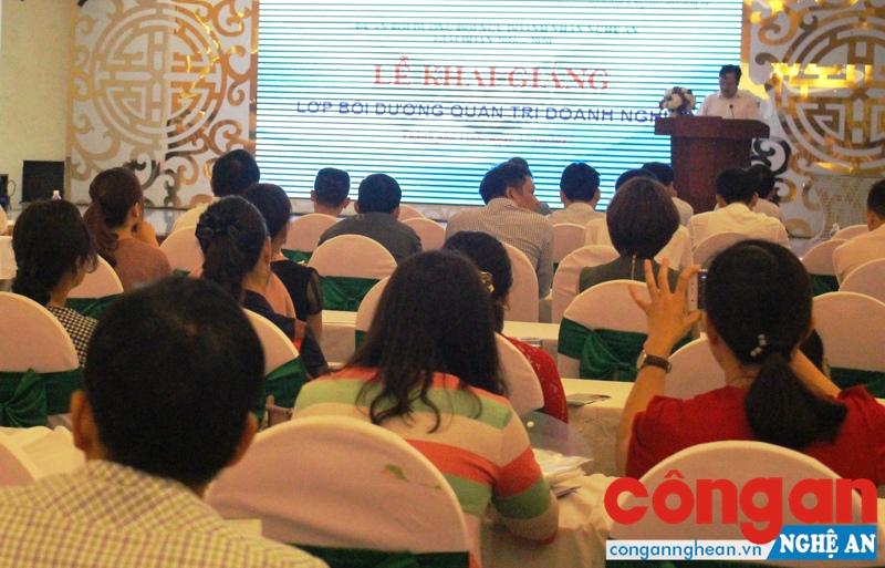 Các học viên tham dự lớp bồi dưỡng