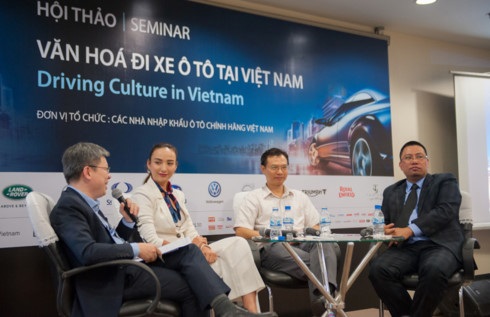 Các đại biểu tham gia hội thảo.