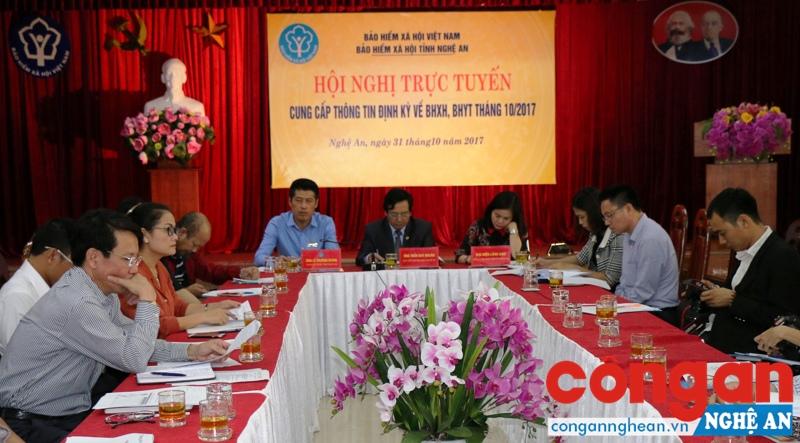 Các đại biểu tham dự Hội nghị trực tuyến tại điểm cầu Nghệ An