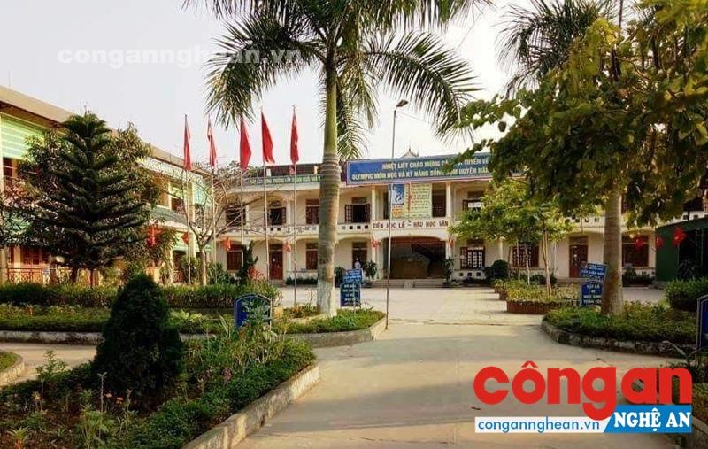 Trường Tiểu học Đỉnh Sơn, nơi xảy ra vụ việc