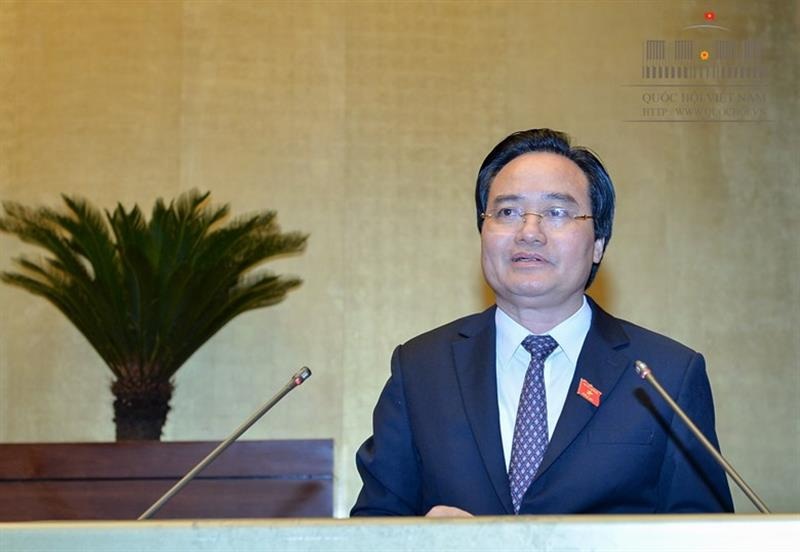 Bộ trưởng Bộ giáo dục và Đào tạo Phùng Xuân Nhạ trình bày Tờ trình   Ảnh: Đình Nam