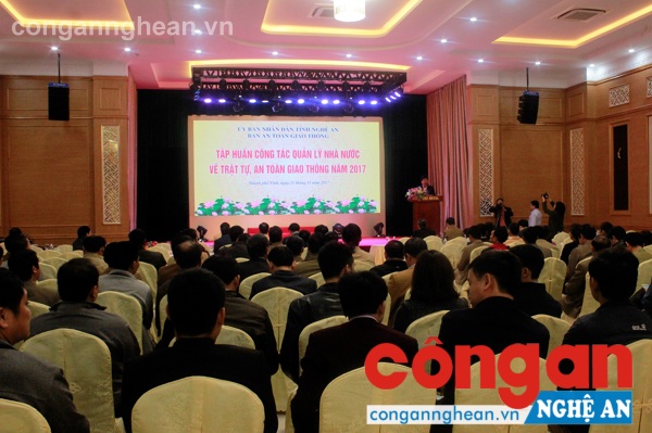 Học viên đến từ các sở, ngành, tổ chức đoàn thể xã hội, Ban ATGT các địa phương và cán bộ ATGT cấp xã tham gia khóa tập huấn