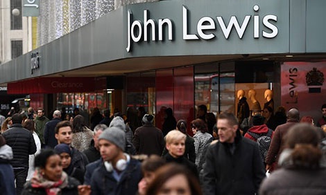 Người mua tại siêu thị John Lewis