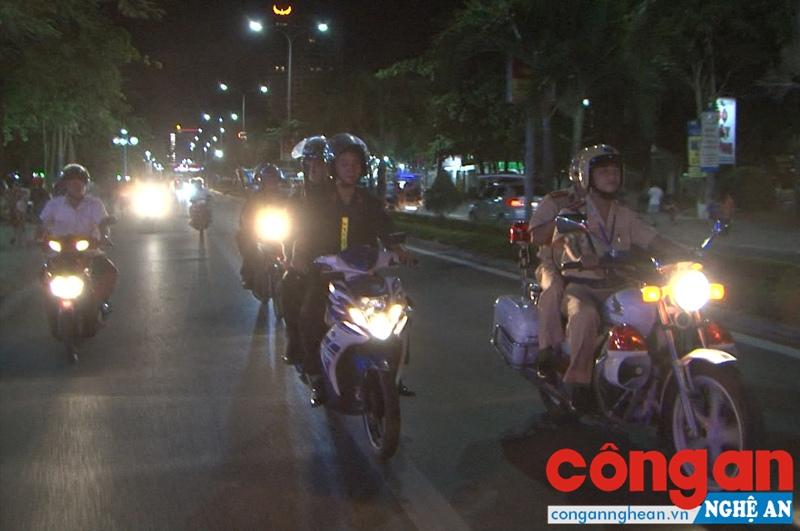 Công an TX Cửa Lò tăng cường tuần tra vũ trang ban đêm, đảm bảo ANTT và TTATGT trên địa bàn