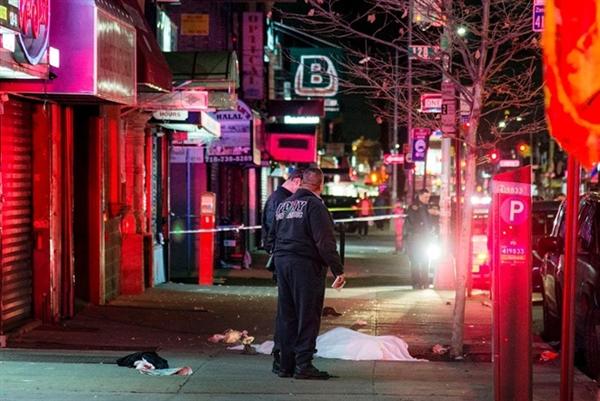 Cảnh sát New York phong tỏa hiện trường để phục vụ điều tra. Ảnh: New York Daily news