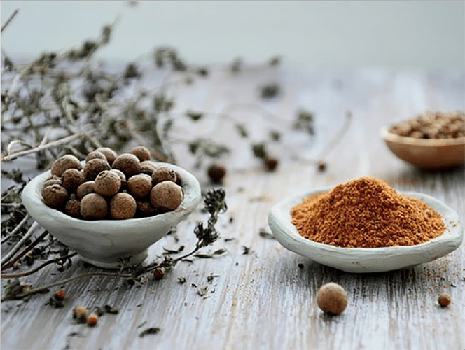 Nhục đậu khấu là một gia vị phổ biến được thêm vào món ăn. Nhưng có thể bạn không biết là nó cũng được sử dụng phổ biến trong y học cổ truyền Trung Quốc để điều trị đau bụng và viêm.