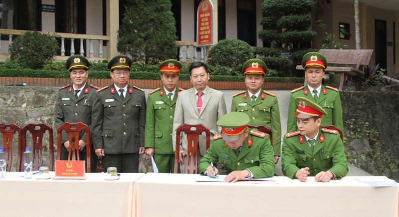 Các đội nghiệp vụ ký kết giao ước thi đua.