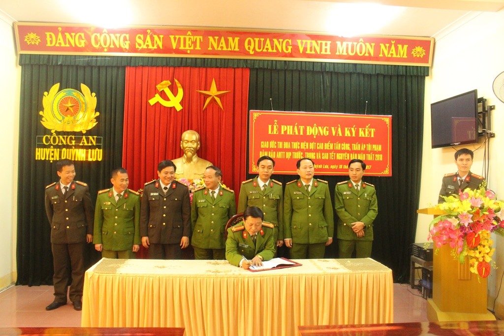 Các đội nghiệp vụ ký kết giao ước thi đua 
