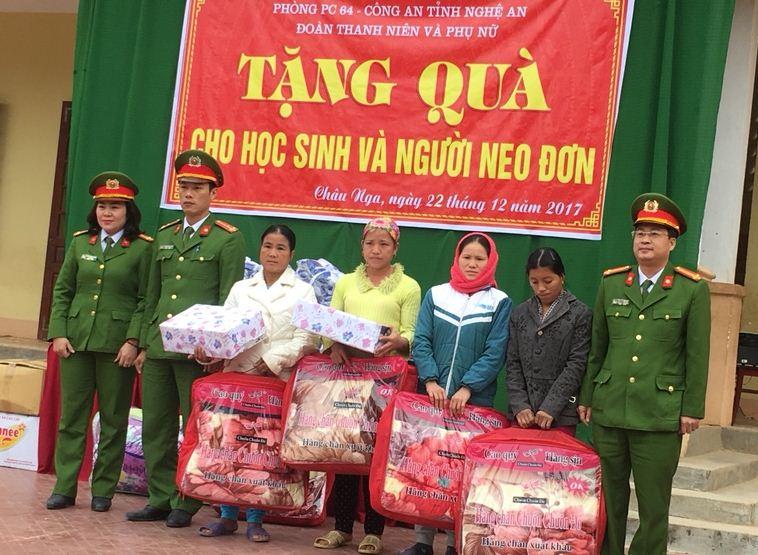 Hoạt động hỗ trợ, thiện nguyện thường xuyên được Đoàn Thanh niên – Hội Phụ nữ Phòng CSQLHC về TTXH duy trì trong nhiều năm qua.
