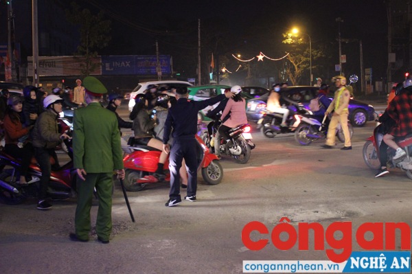 Các lực lượng phân luồng trách ách tắc giao thông