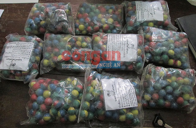 Tang vật pháo bi tại Công an phường Cửa Nam