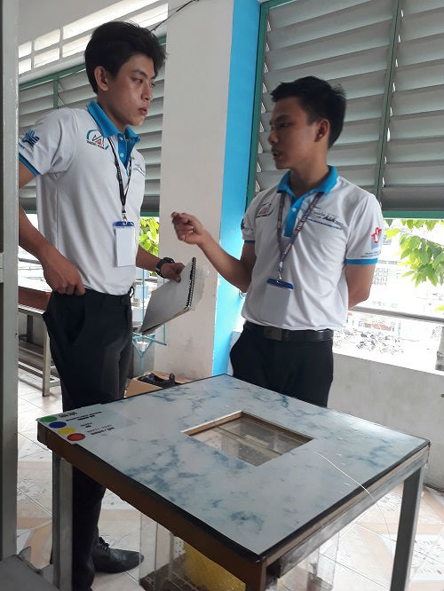 Vấn đề trăn trở lớn nhất của nhóm là sản phẩm mới chỉ dừng lại ở mô hình. Ảnh: Hà Thế An.