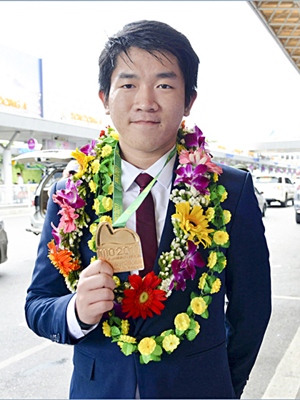 Hoàng Hữu Quốc Huy, HS Trường THPT chuyên Lê Quý Đôn (TP. Vũng Tàu) xuất sắc giành Huy chương Vàng Olympic Toán quốc tế (IMO) năm 2017. Ảnh: T.T