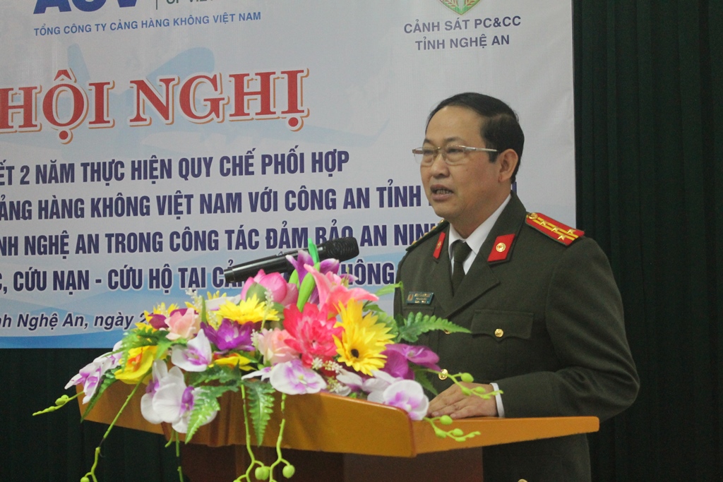 Đồng chí Đại tá Nguyễn Tiến Dần - Phó Giám đốc Công an tỉnh phát biểu chỉ đạo tại hội nghị