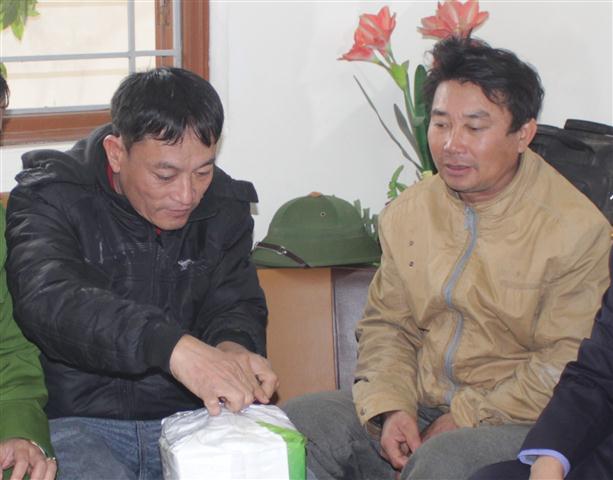 2 đối tượng Tý và Hùng