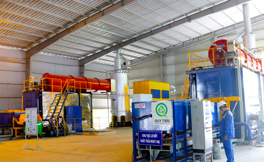 Hệ thống lò đốt vận hành tự động từ khâu nạp rác, thiêu đốt, xử lý khí thải tại nhà máy xử lý chất thải Quý Tiến. 