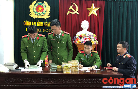 Lực lượng chức năng tổ chức giám định số tang vật thu giữ
