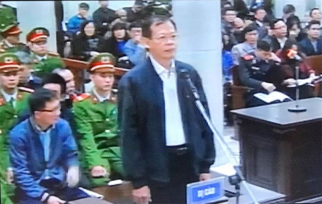 Phùng Đình Thực tại phiên tòa.