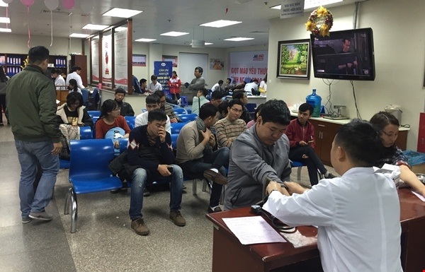 Rất đông người dân đến hiến máu tại Viện Huyết học-Truyền máu Trung ương