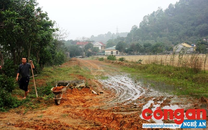 Hiện trạng con đường chỉ 300 m sau hơn 7 năm thi công giữa lòng TP Vinh