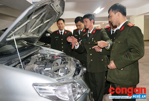 Công tác bảo dưỡng xe luôn đúng định kỳ để các phương tiện đảm bảo vận hành tốt trước khi lên đường làm nhiệm vụ