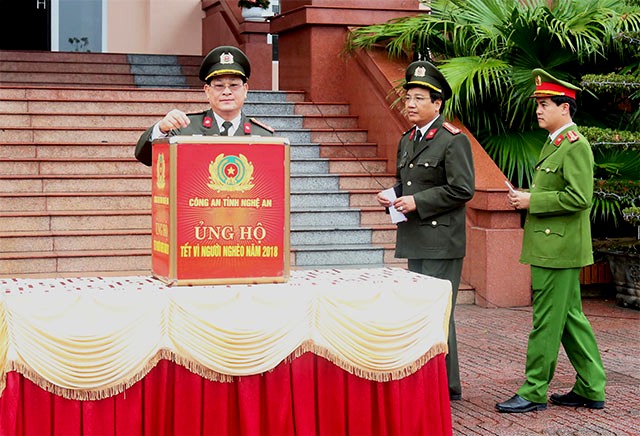 Lãnh đạo Công an Nghệ An phát động ủng hộ 