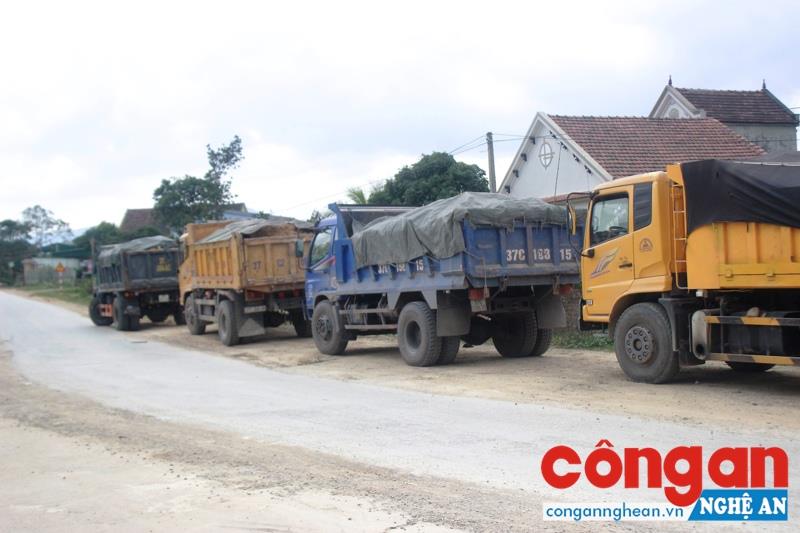 Việc khai thác, vận chuyển khoáng sản khi chưa được cấp có thẩm quyền phê duyệt gây thất thoát tài nguyên, nguồn ngân sách và làm hư hại hạ tầng giao thông