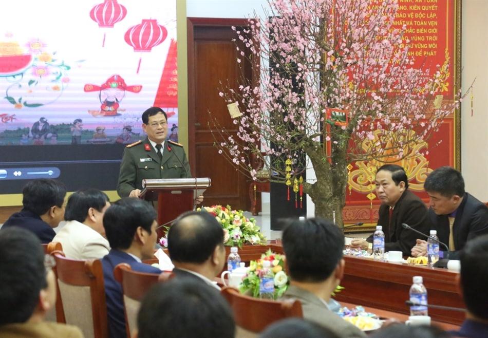 Đại tá Nguyễn Hữu Cầu cảm ơn sự quan tâm Bí thư Tỉnh ủy, các đồng chí lãnh đạo tỉnh và chúc Tết toàn thể CBCS Công an Nghệ An