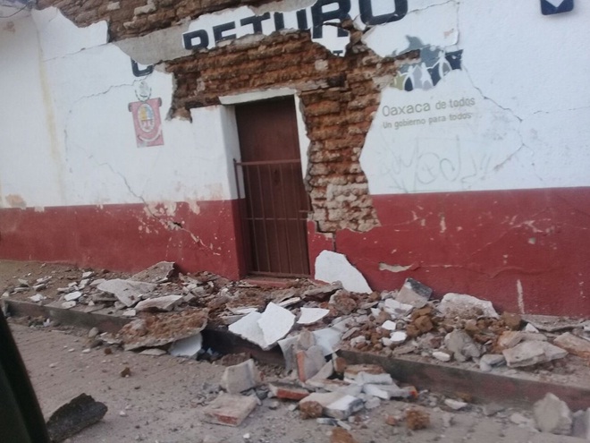 Nhiều ngôi nhà ở thủ đô Mexico City bị hư hỏng nặng. Ảnh: Reuters
