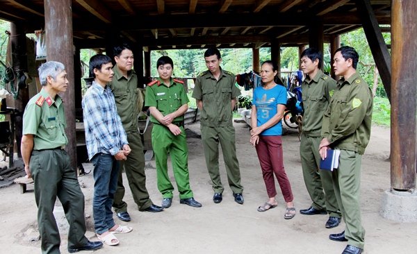 Lực lượng Công an và Phụ nữ xã Mường Nọc, huyện Quế Phong bàn giải pháp giáo dục con em không vi phạm tệ nạn ma túy