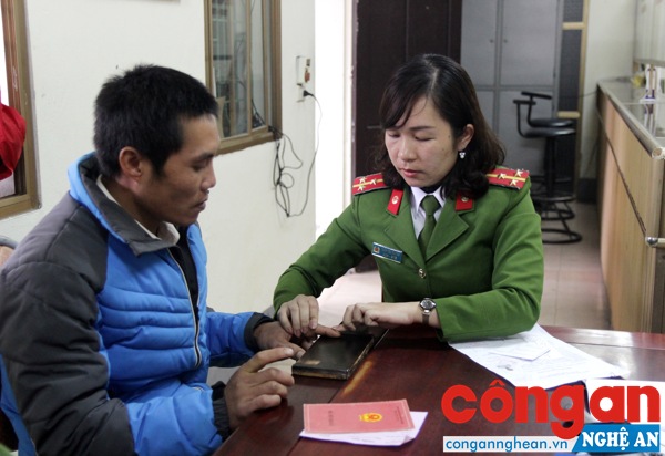 Phòng Cảnh sát Quản lý hành chính về Trật tự xã hội huy động 100% quân số, làm việc thông tầm cả thứ 7 và Chủ nhật để cấp CMND cho người dân dịp sau Tết Nguyên đán