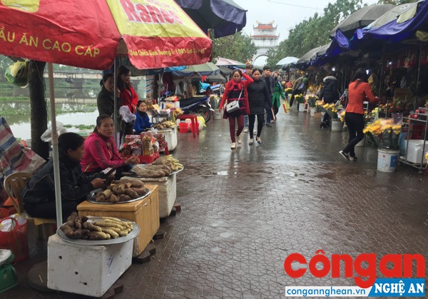 Cần giữ nguyên nét đẹp văn hóa khi đi lễ đền, chùa