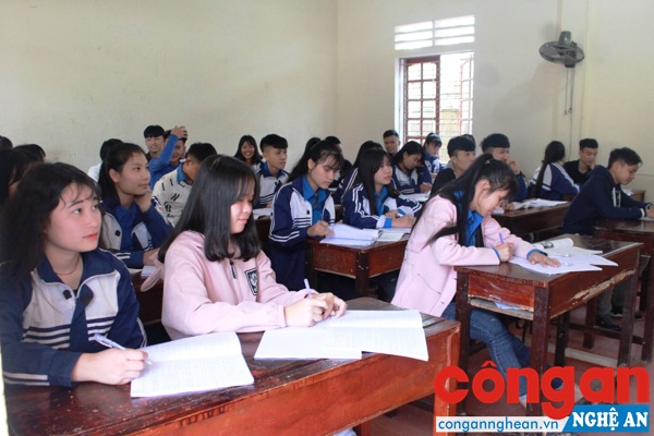 Nữ sinh người dân tộc Thái thường là mục tiêu bắt vợ của trai làng
