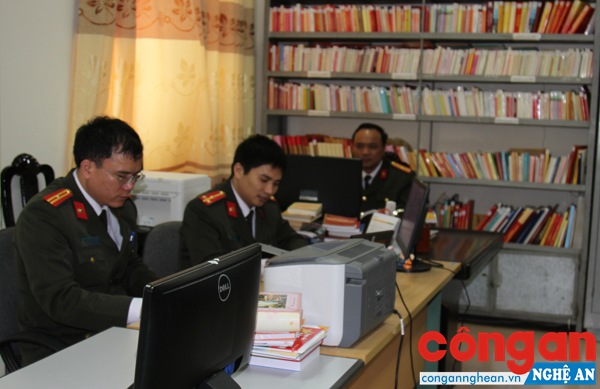 CBCS Đội Nghiên cứu Khoa học và Tổng kết Biên soạn lịch sử  nghiên cứu các tài liệu lịch sử