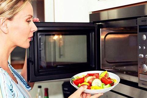 Một số thực phẩm hâm nóng sẽ không an toàn khi sử dụng