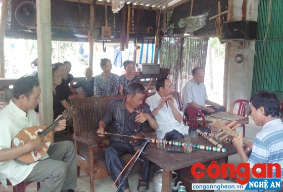 Câu lạc bộ thuần Thổ xóm Mó, xã Nghĩa Xuân, huyện Quỳ Hợp thường xuyên sinh hoạt để bảo tồn các giá trị văn hóa Thổ