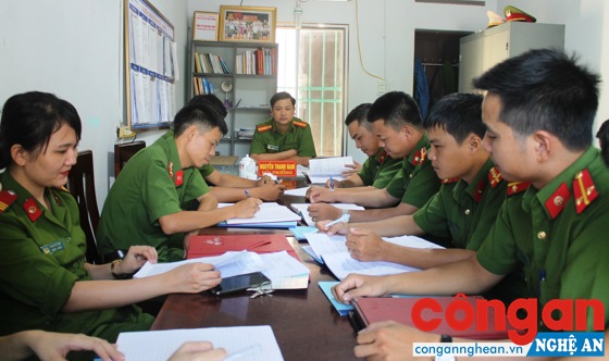 Đội Cảnh sát ĐTTP về Hình sự, Kinh tế, Ma túy Công an huyện Thanh Chương họp bàn phương án đấu tranh với các loại tội phạm
